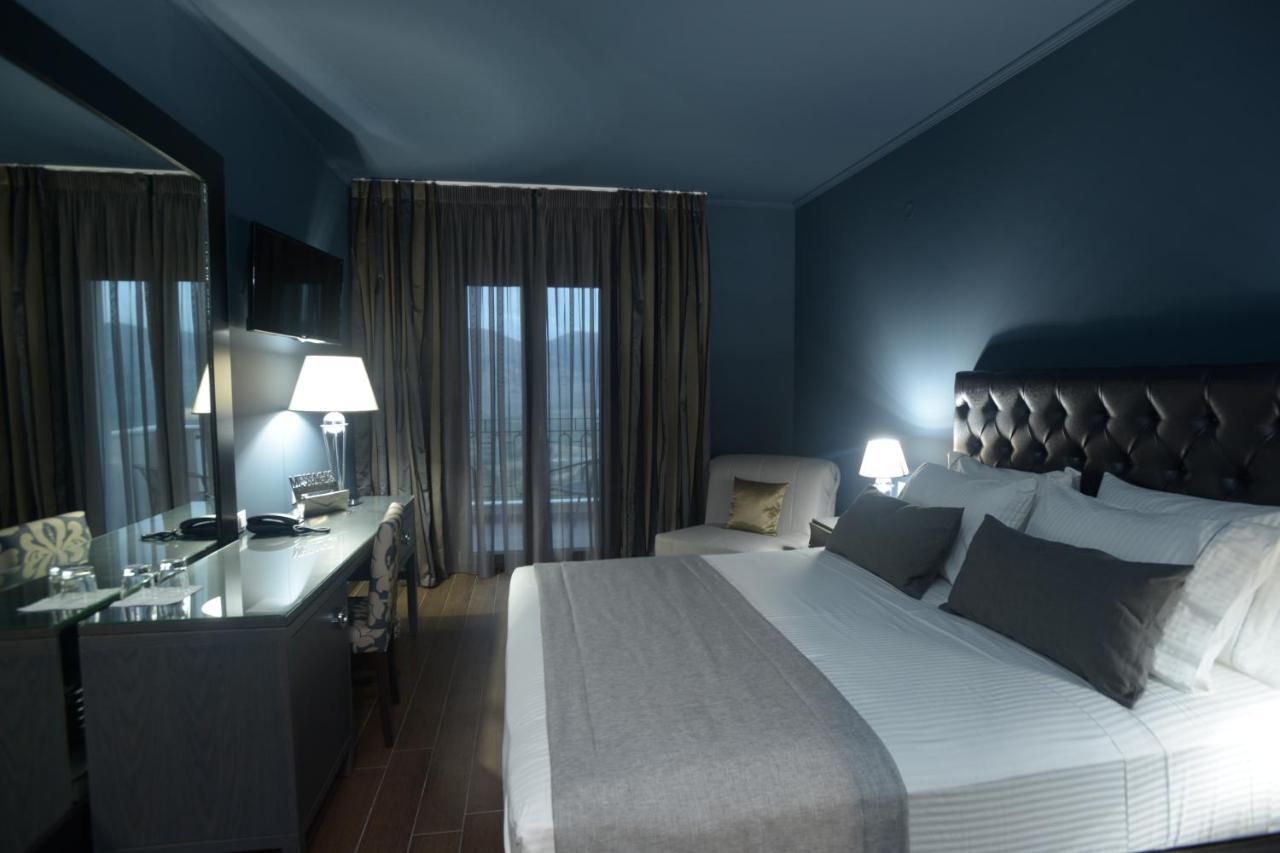 Theasis Hotel Paramythia Exterior photo